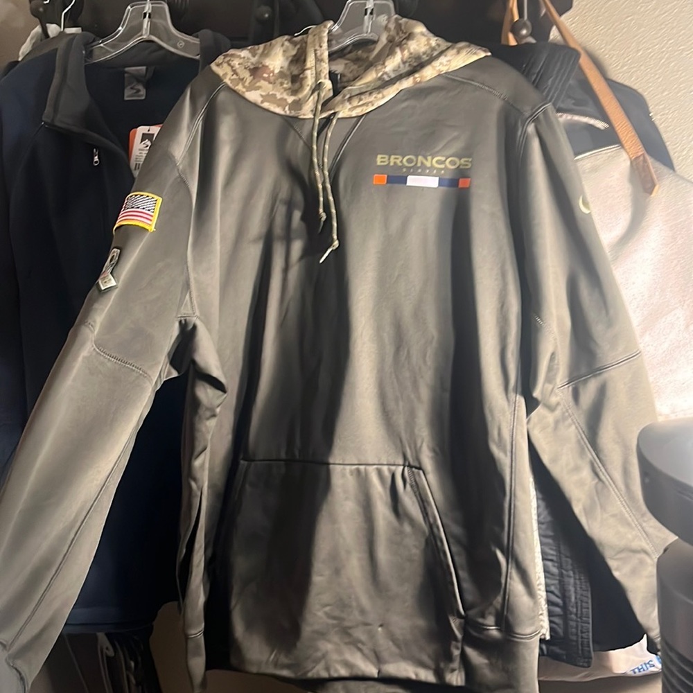 Certified Nike on field, Denver broncos support the troops hoodie, M Xl like new